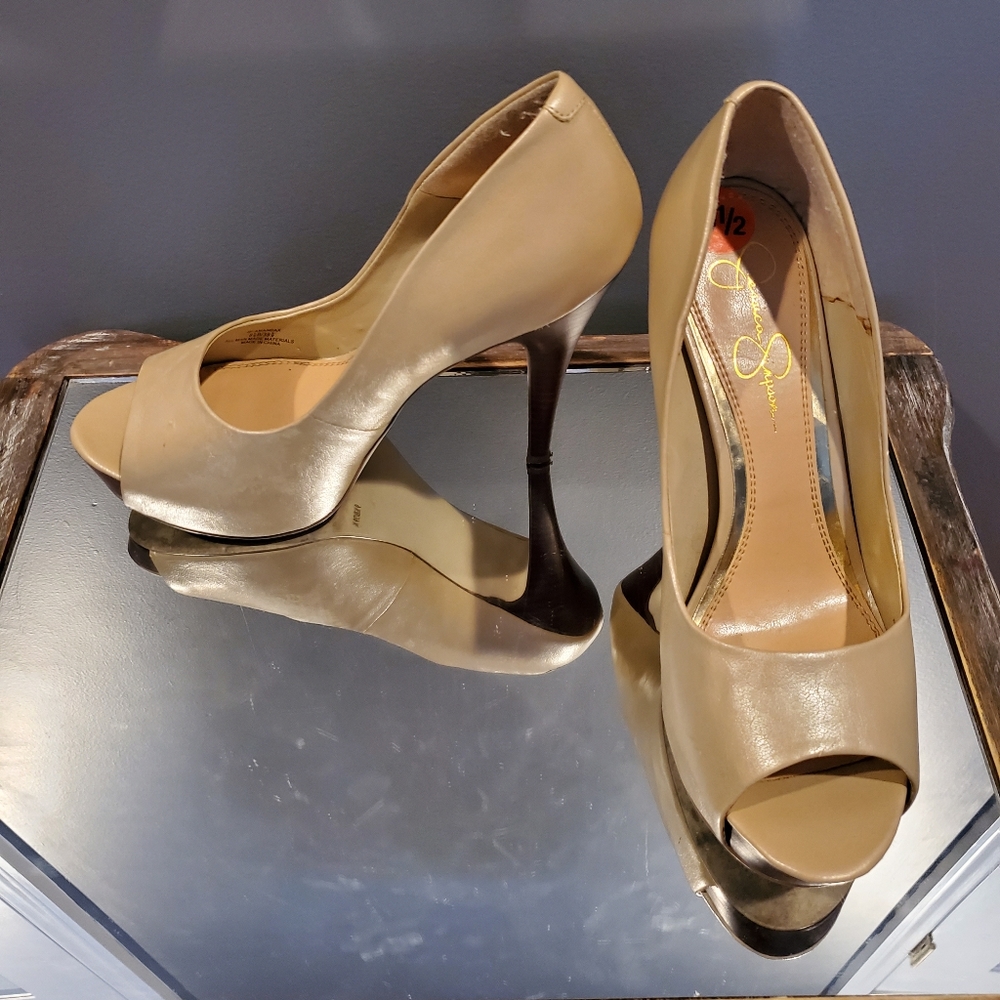 Jessica Simpson pump - Picture 2 of 4